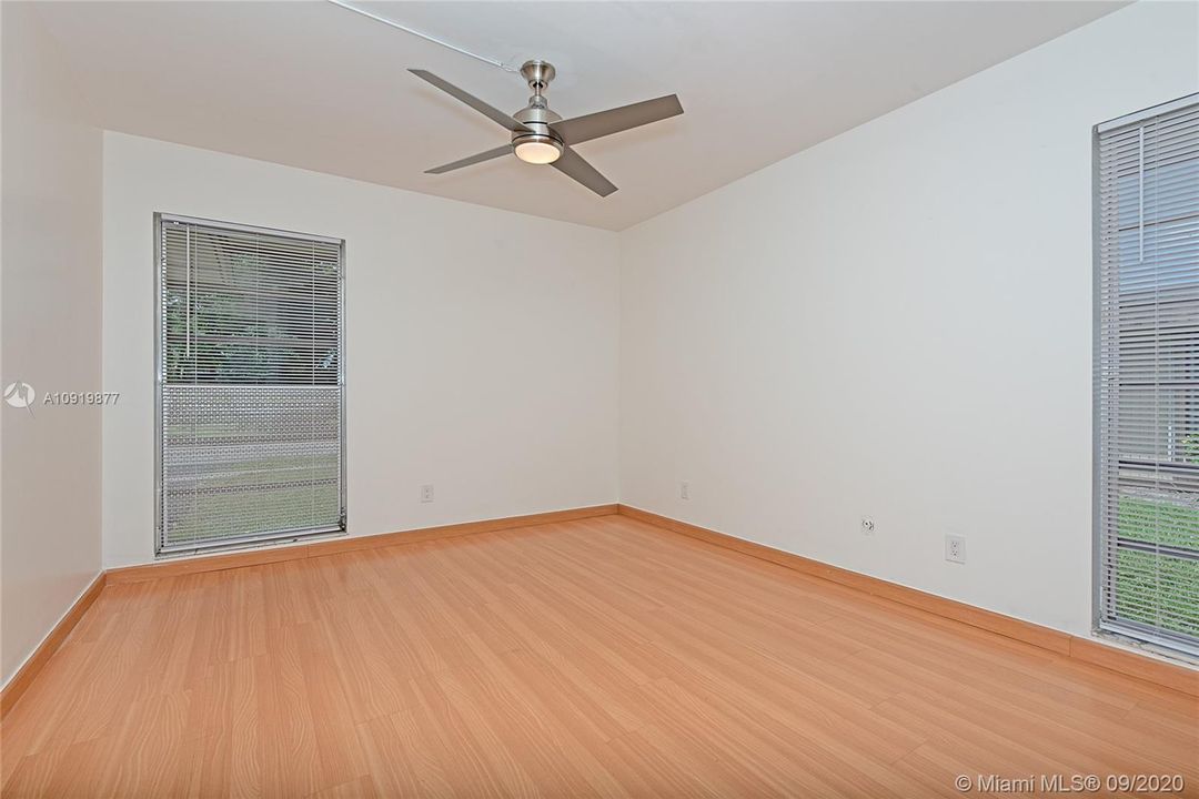 Vendido Recientemente: $283,700 (2 camas, 2 baños, 1485 Pies cuadrados)