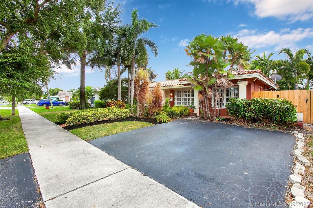 Recently Sold: $499,000 (3 beds, 2 baths, 1431 Square Feet)