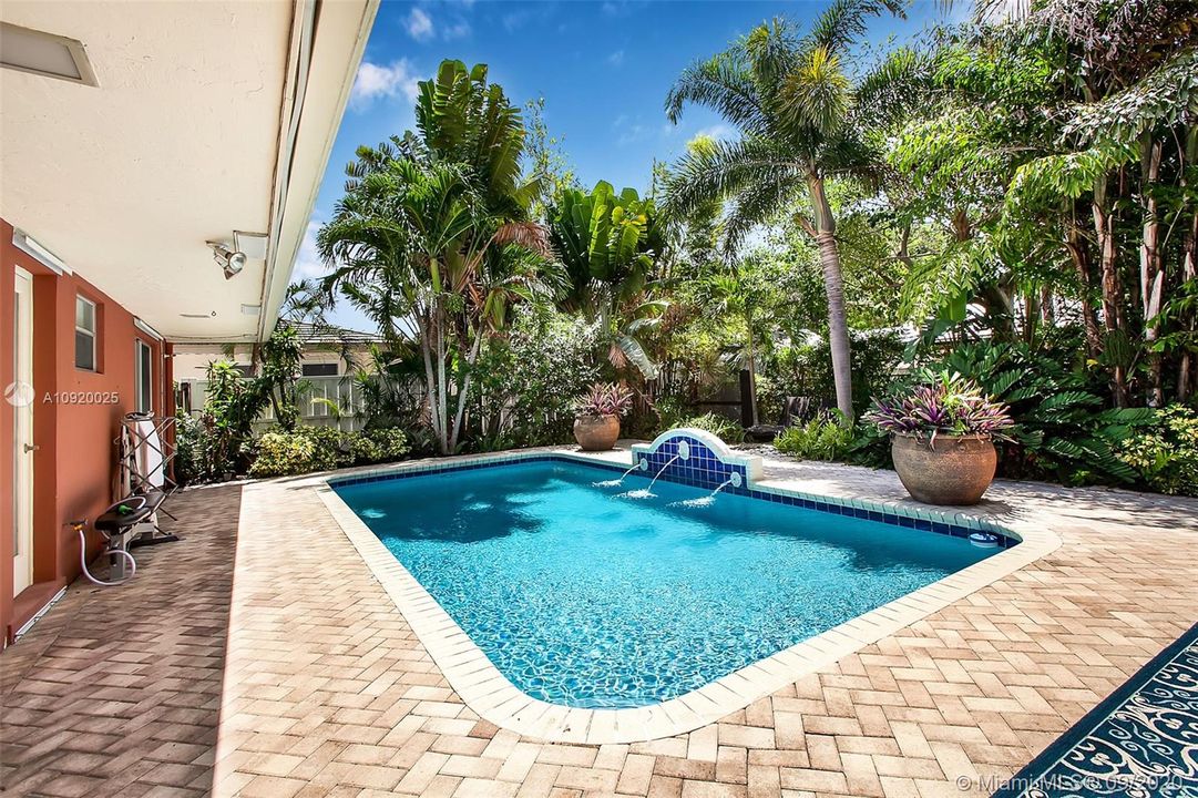 Recently Sold: $499,000 (3 beds, 2 baths, 1431 Square Feet)