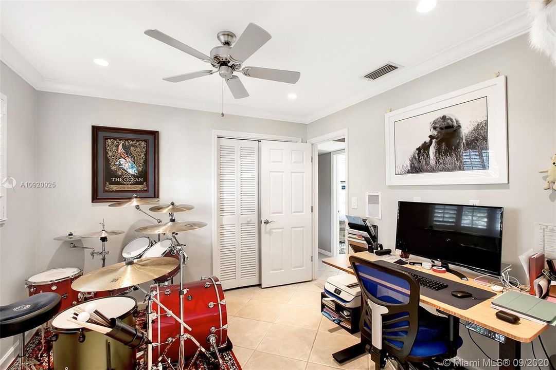 Recently Sold: $499,000 (3 beds, 2 baths, 1431 Square Feet)