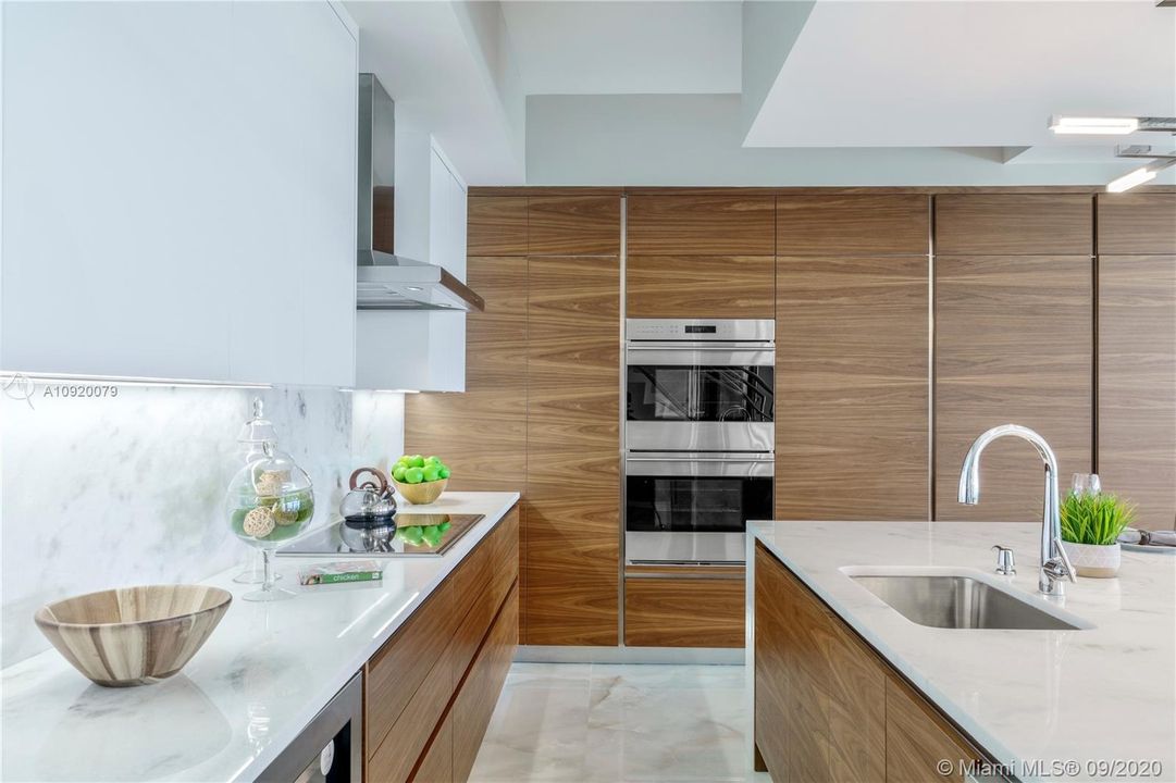 Недавно продано: $3,995,000 (3 спален, 3 ванн, 4707 Квадратных фут)