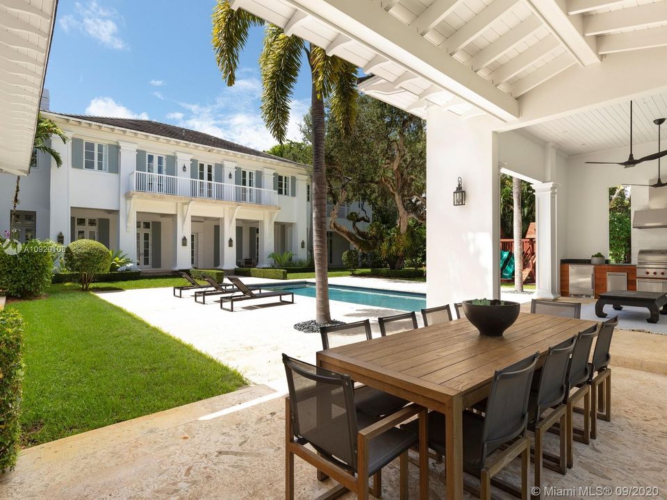 Vendido Recientemente: $5,900,000 (7 camas, 8 baños, 8863 Pies cuadrados)