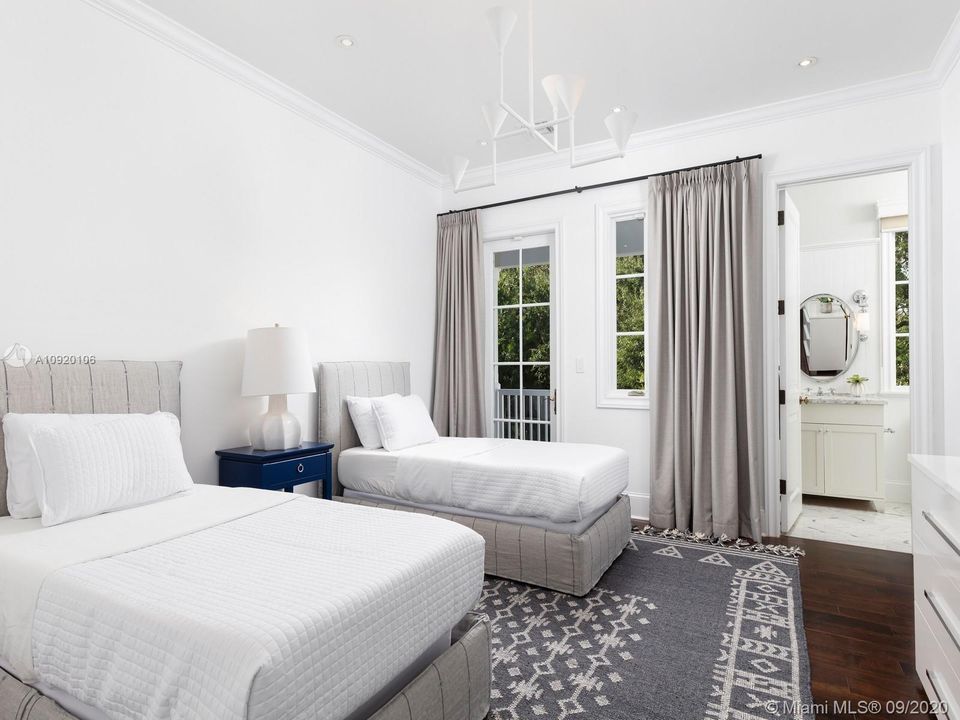 Vendido Recientemente: $5,900,000 (7 camas, 8 baños, 8863 Pies cuadrados)