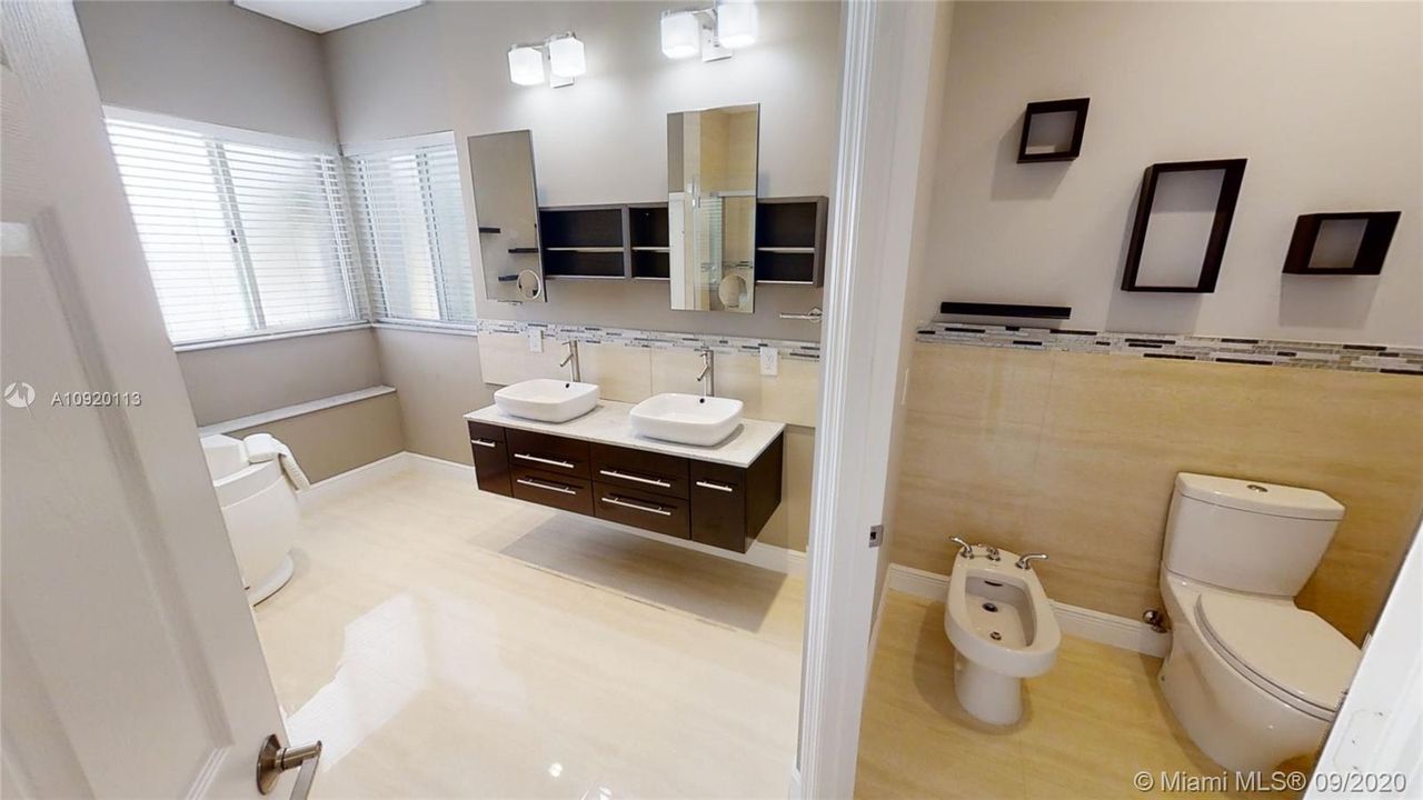 Recently Sold: $1,195,000 (5 beds, 5 baths, 3117 Square Feet)