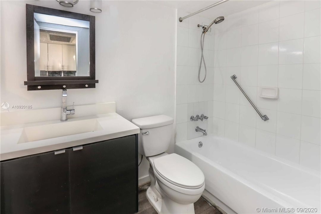 最近售出: $78,000 (0 贝兹, 1 浴室, 420 平方英尺)