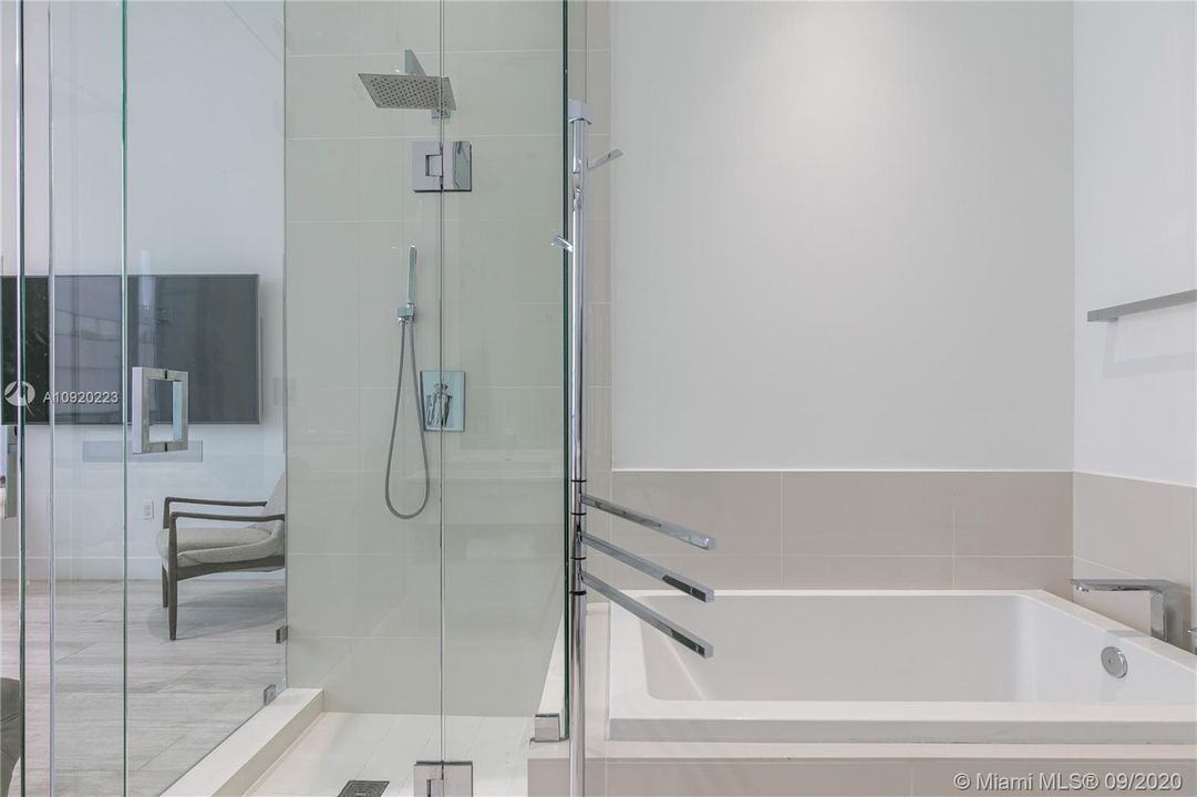 Vendido Recientemente: $1,100,000 (3 camas, 3 baños, 2129 Pies cuadrados)