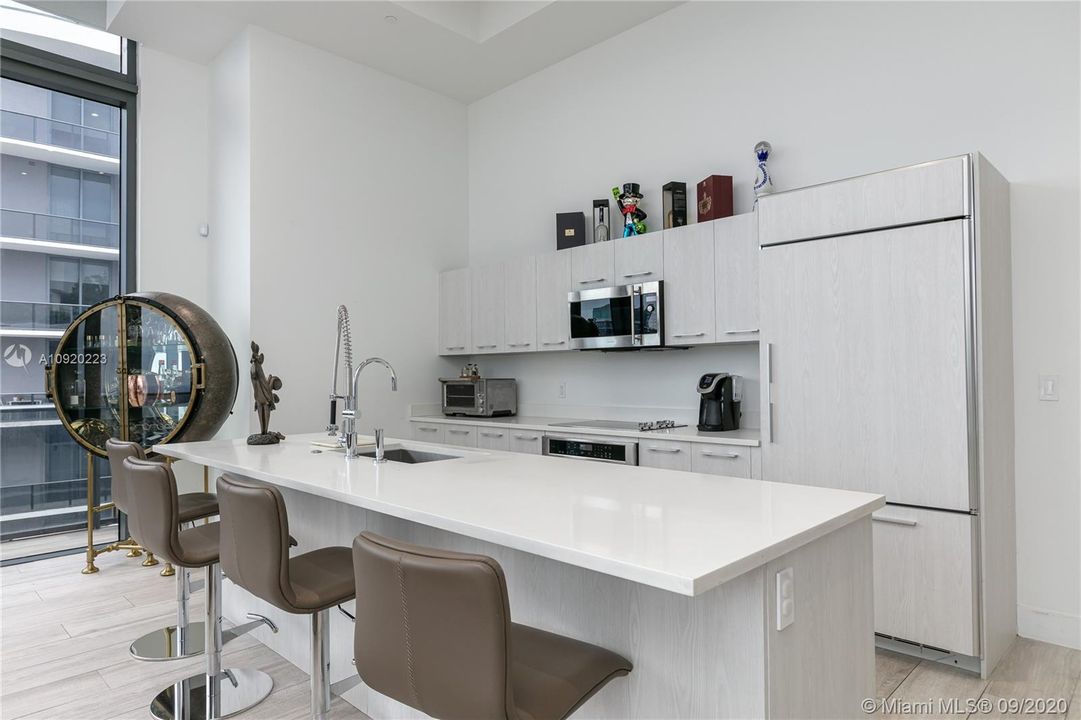 Vendido Recientemente: $1,100,000 (3 camas, 3 baños, 2129 Pies cuadrados)