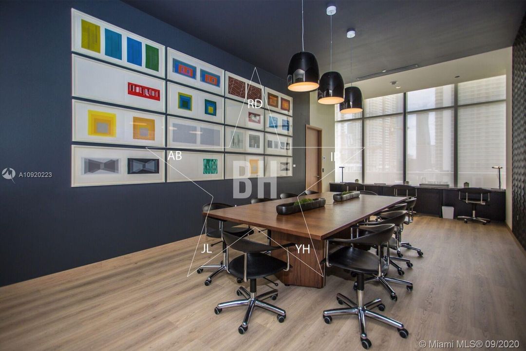 Vendido Recientemente: $1,100,000 (3 camas, 3 baños, 2129 Pies cuadrados)