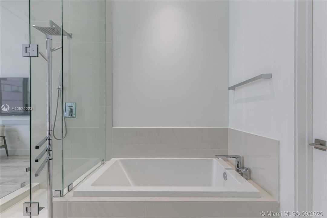 Vendido Recientemente: $1,100,000 (3 camas, 3 baños, 2129 Pies cuadrados)