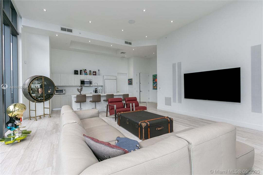 Vendido Recientemente: $1,100,000 (3 camas, 3 baños, 2129 Pies cuadrados)