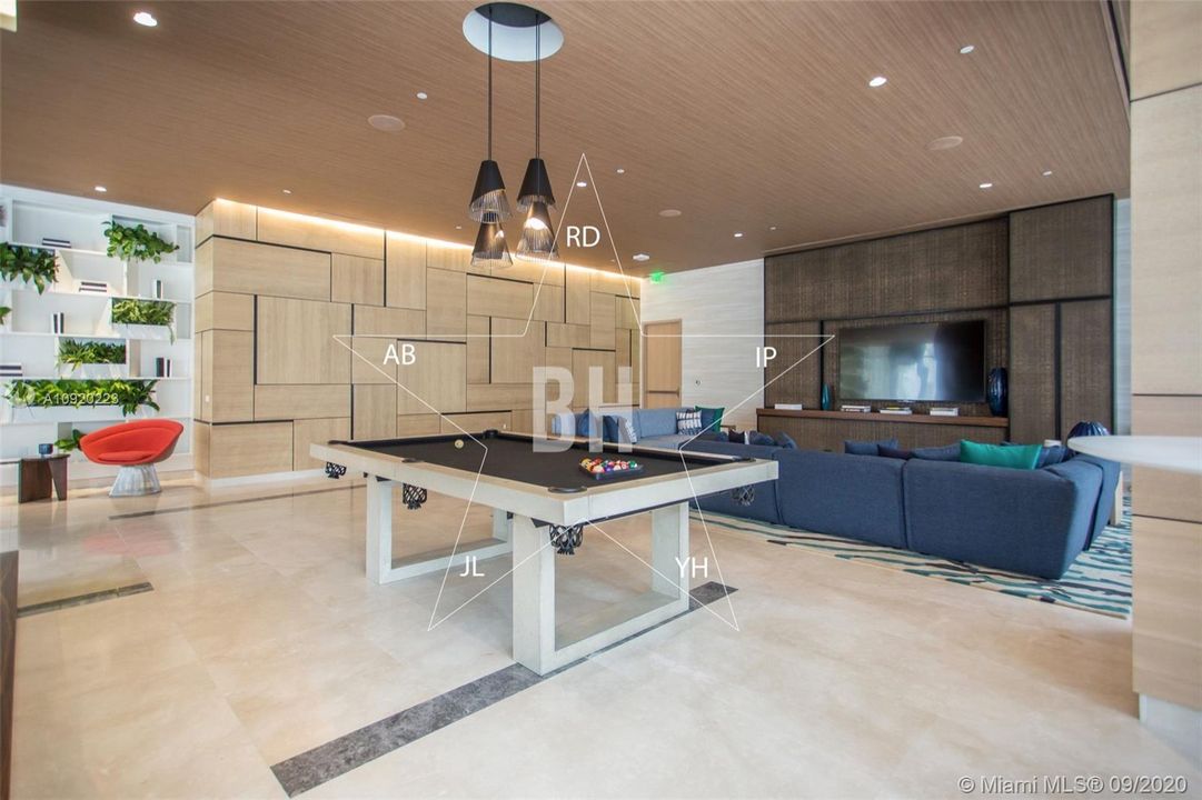 Vendido Recientemente: $1,100,000 (3 camas, 3 baños, 2129 Pies cuadrados)