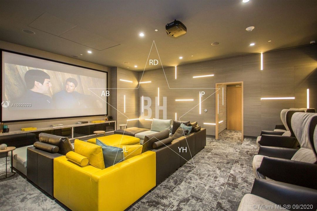 Vendido Recientemente: $1,100,000 (3 camas, 3 baños, 2129 Pies cuadrados)