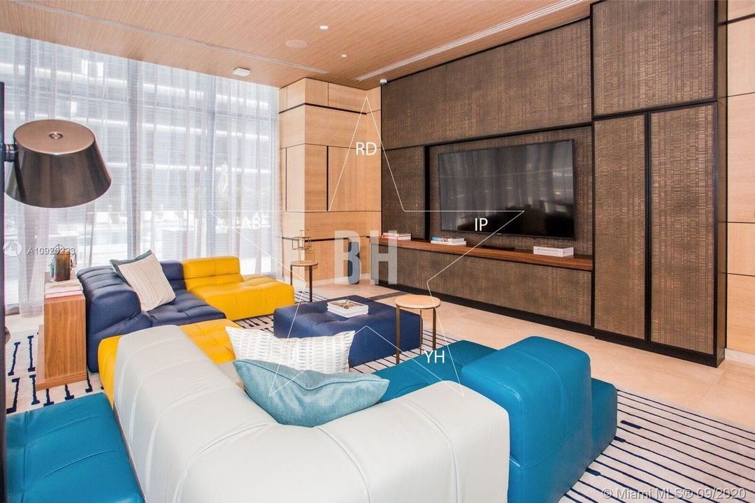 Vendido Recientemente: $1,100,000 (3 camas, 3 baños, 2129 Pies cuadrados)