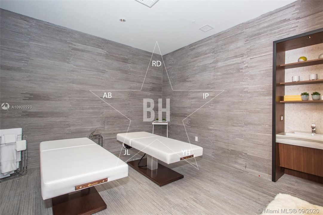 Vendido Recientemente: $1,100,000 (3 camas, 3 baños, 2129 Pies cuadrados)