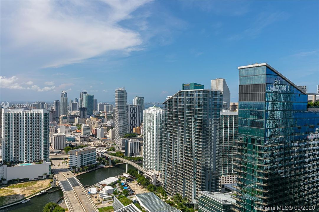 Vendido Recientemente: $1,100,000 (3 camas, 3 baños, 2129 Pies cuadrados)