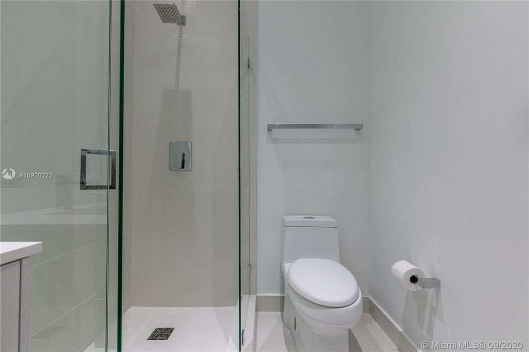 Vendido Recientemente: $1,100,000 (3 camas, 3 baños, 2129 Pies cuadrados)