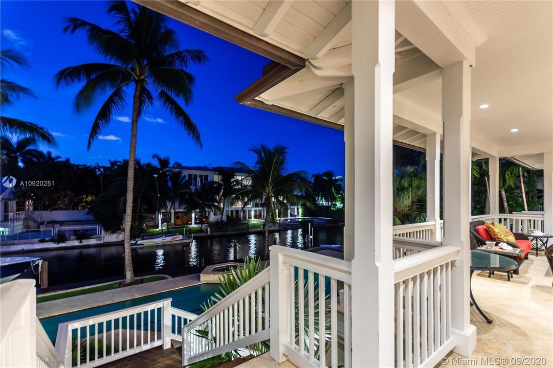 Vendido Recientemente: $7,200,000 (7 camas, 6 baños, 6993 Pies cuadrados)