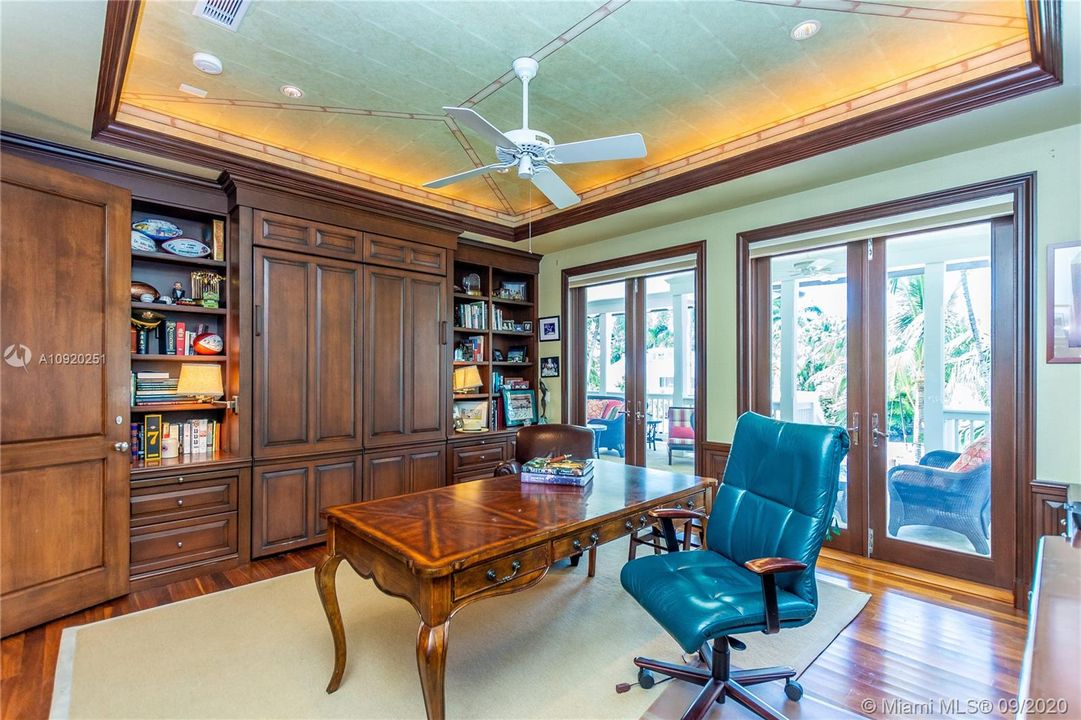 Vendido Recientemente: $7,200,000 (7 camas, 6 baños, 6993 Pies cuadrados)