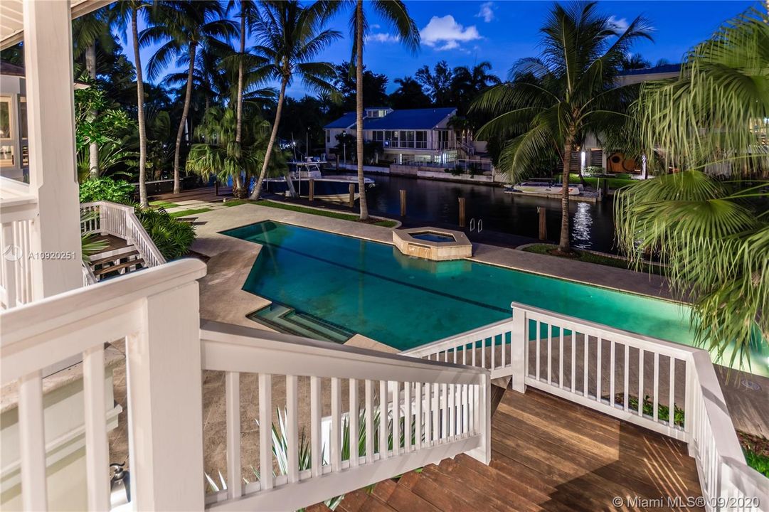 Vendido Recientemente: $7,200,000 (7 camas, 6 baños, 6993 Pies cuadrados)