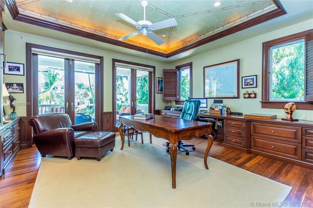 Vendido Recientemente: $7,200,000 (7 camas, 6 baños, 6993 Pies cuadrados)