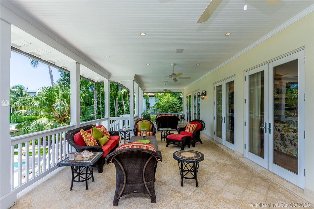Vendido Recientemente: $7,200,000 (7 camas, 6 baños, 6993 Pies cuadrados)