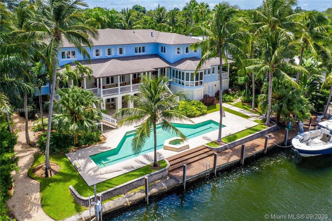 Vendido Recientemente: $7,200,000 (7 camas, 6 baños, 6993 Pies cuadrados)