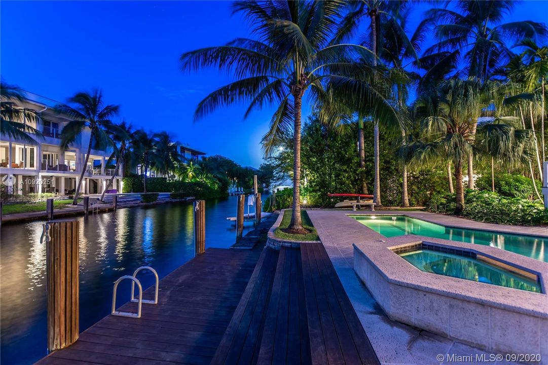 Vendido Recientemente: $7,200,000 (7 camas, 6 baños, 6993 Pies cuadrados)