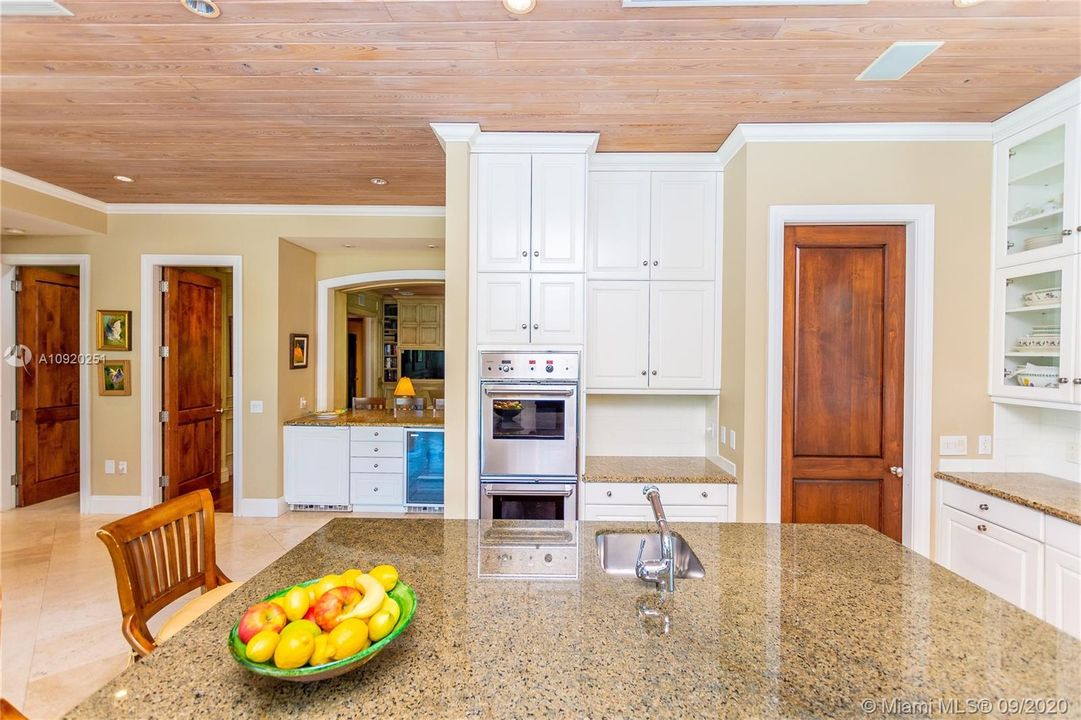 Vendido Recientemente: $7,200,000 (7 camas, 6 baños, 6993 Pies cuadrados)
