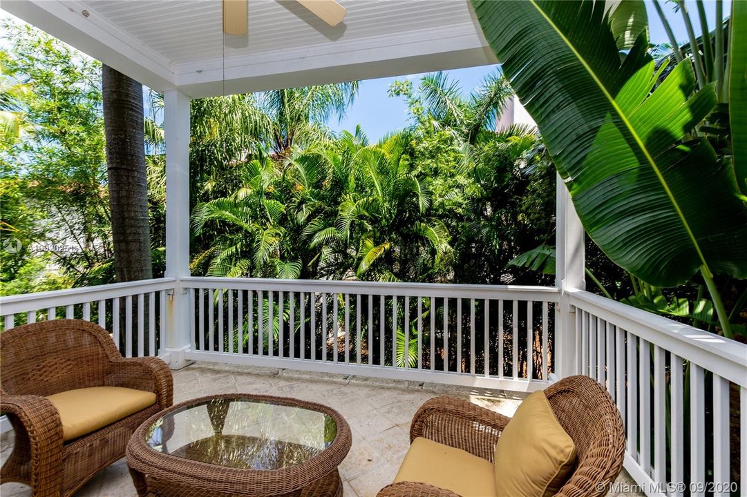 Vendido Recientemente: $7,200,000 (7 camas, 6 baños, 6993 Pies cuadrados)