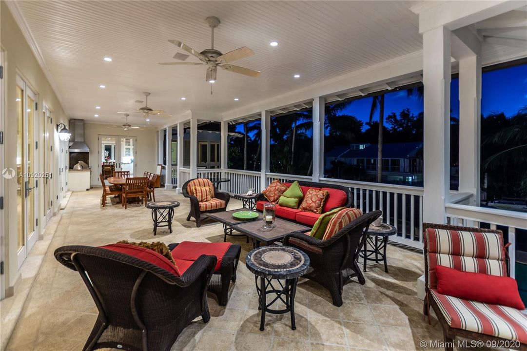 Vendido Recientemente: $7,200,000 (7 camas, 6 baños, 6993 Pies cuadrados)