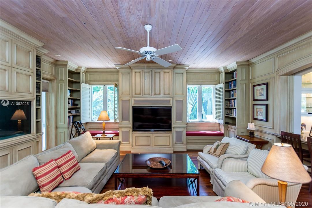Vendido Recientemente: $7,200,000 (7 camas, 6 baños, 6993 Pies cuadrados)