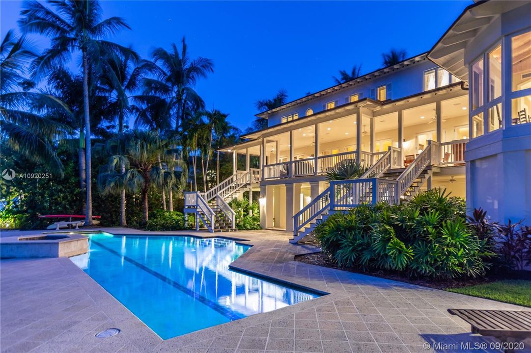 Vendido Recientemente: $7,200,000 (7 camas, 6 baños, 6993 Pies cuadrados)