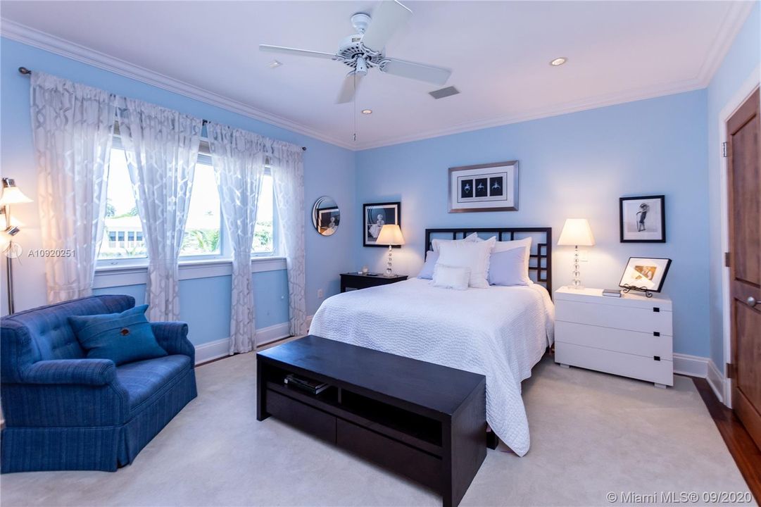Vendido Recientemente: $7,200,000 (7 camas, 6 baños, 6993 Pies cuadrados)