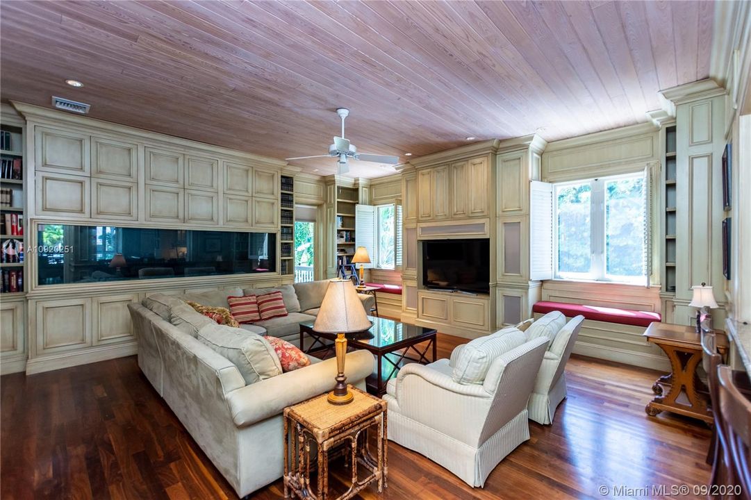 Vendido Recientemente: $7,200,000 (7 camas, 6 baños, 6993 Pies cuadrados)