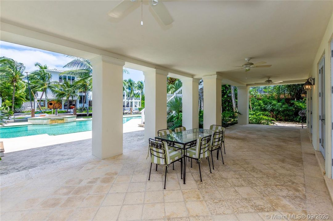 Vendido Recientemente: $7,200,000 (7 camas, 6 baños, 6993 Pies cuadrados)