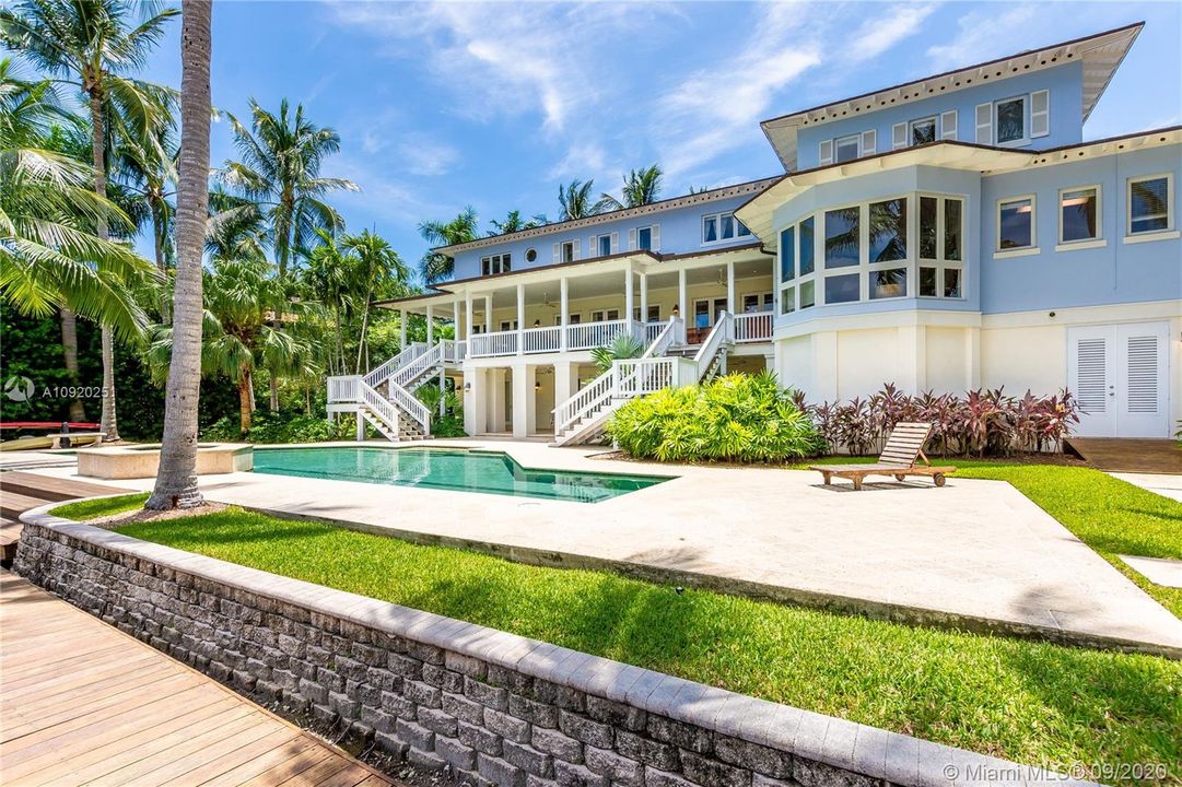 Vendido Recientemente: $7,200,000 (7 camas, 6 baños, 6993 Pies cuadrados)