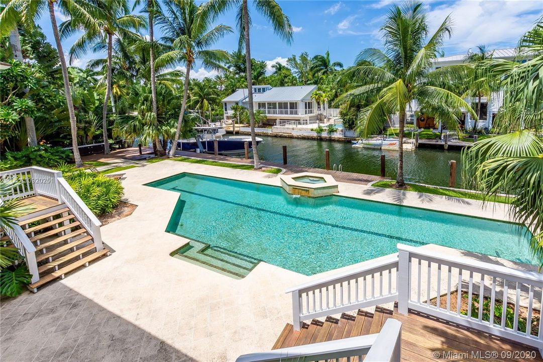 Vendido Recientemente: $7,200,000 (7 camas, 6 baños, 6993 Pies cuadrados)