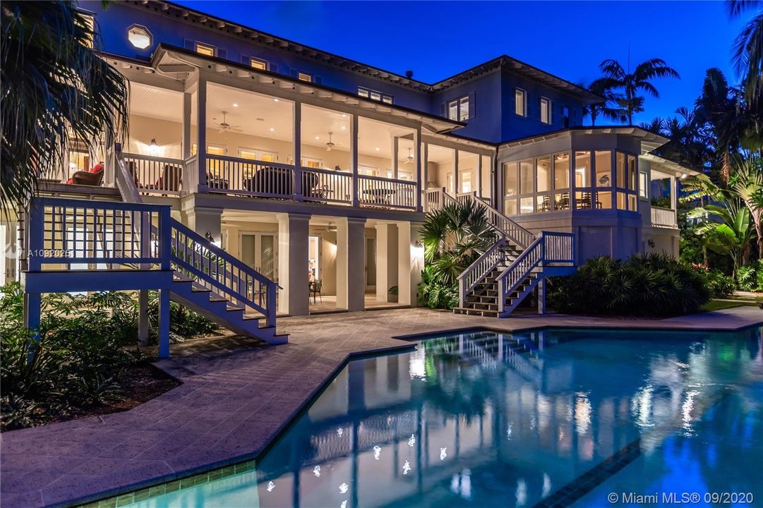 Vendido Recientemente: $7,200,000 (7 camas, 6 baños, 6993 Pies cuadrados)