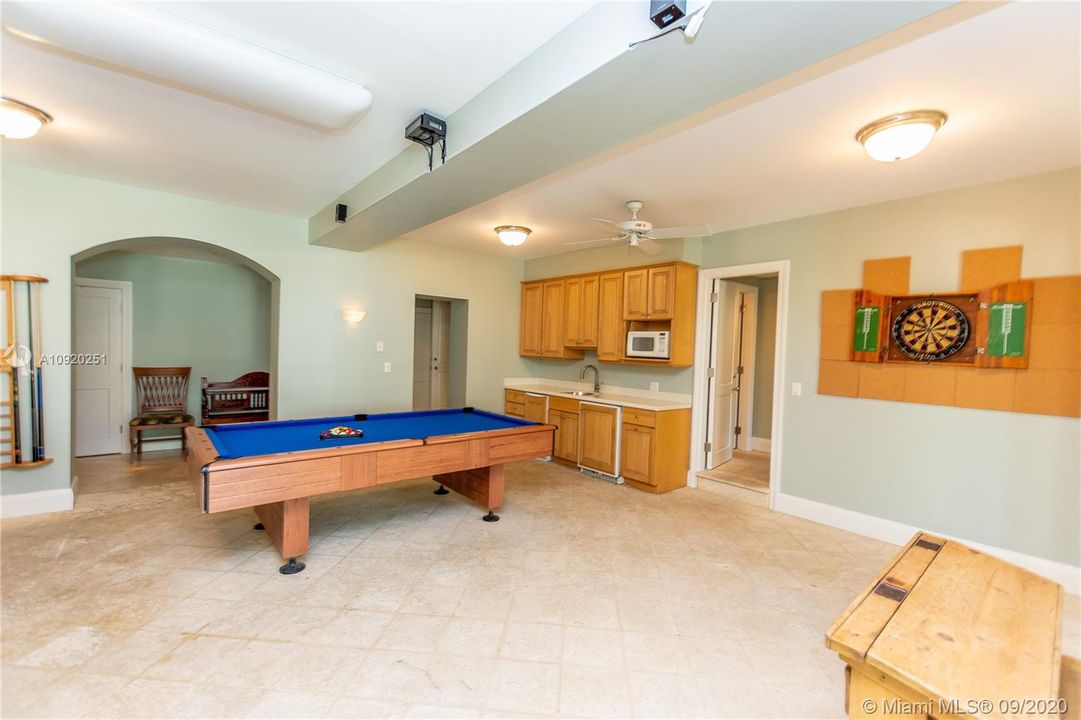 Vendido Recientemente: $7,200,000 (7 camas, 6 baños, 6993 Pies cuadrados)