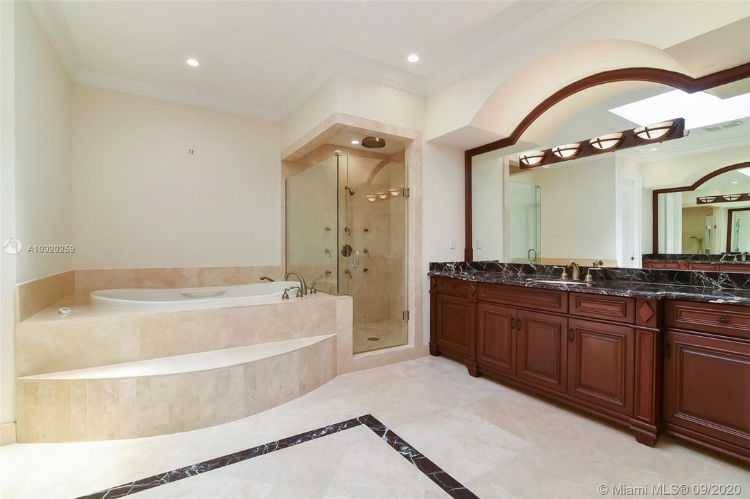 最近租的: $20,000 (5 贝兹, 6 浴室, 5403 平方英尺)