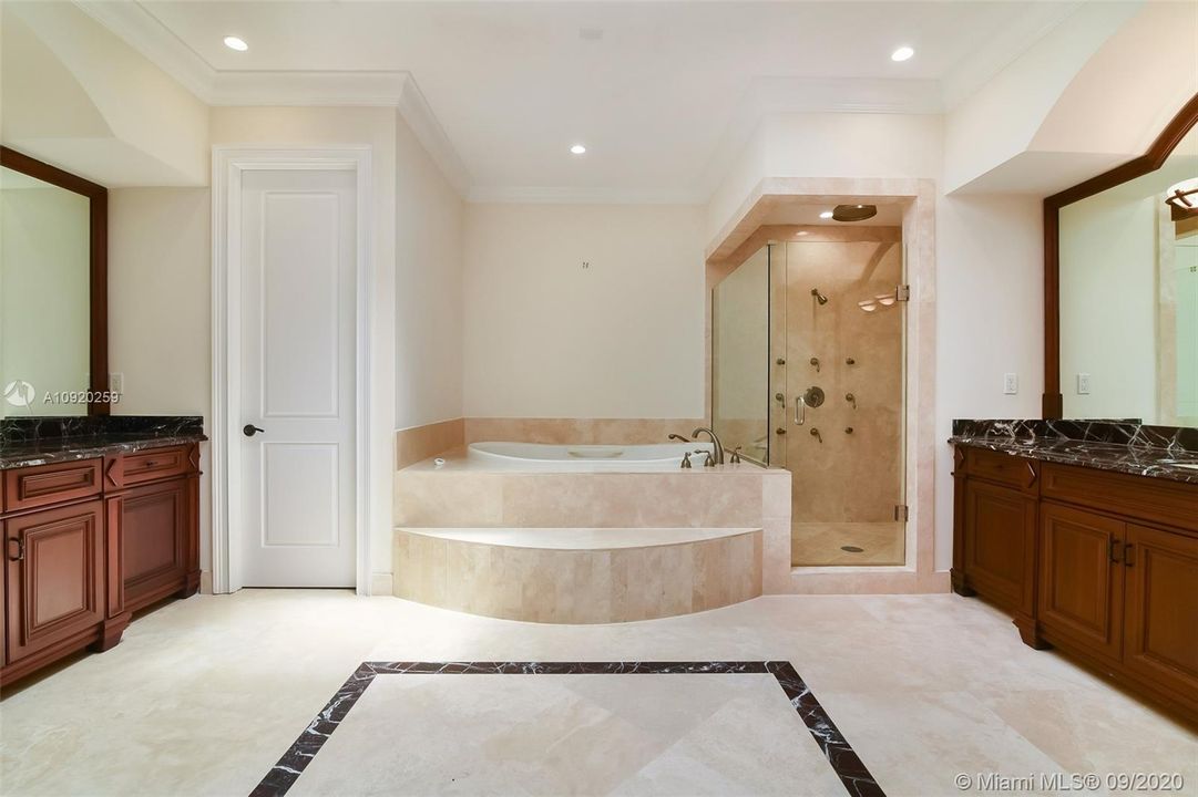 最近租的: $20,000 (5 贝兹, 6 浴室, 5403 平方英尺)