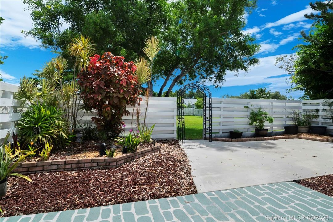 Vendido Recientemente: $265,000 (2 camas, 2 baños, 1285 Pies cuadrados)