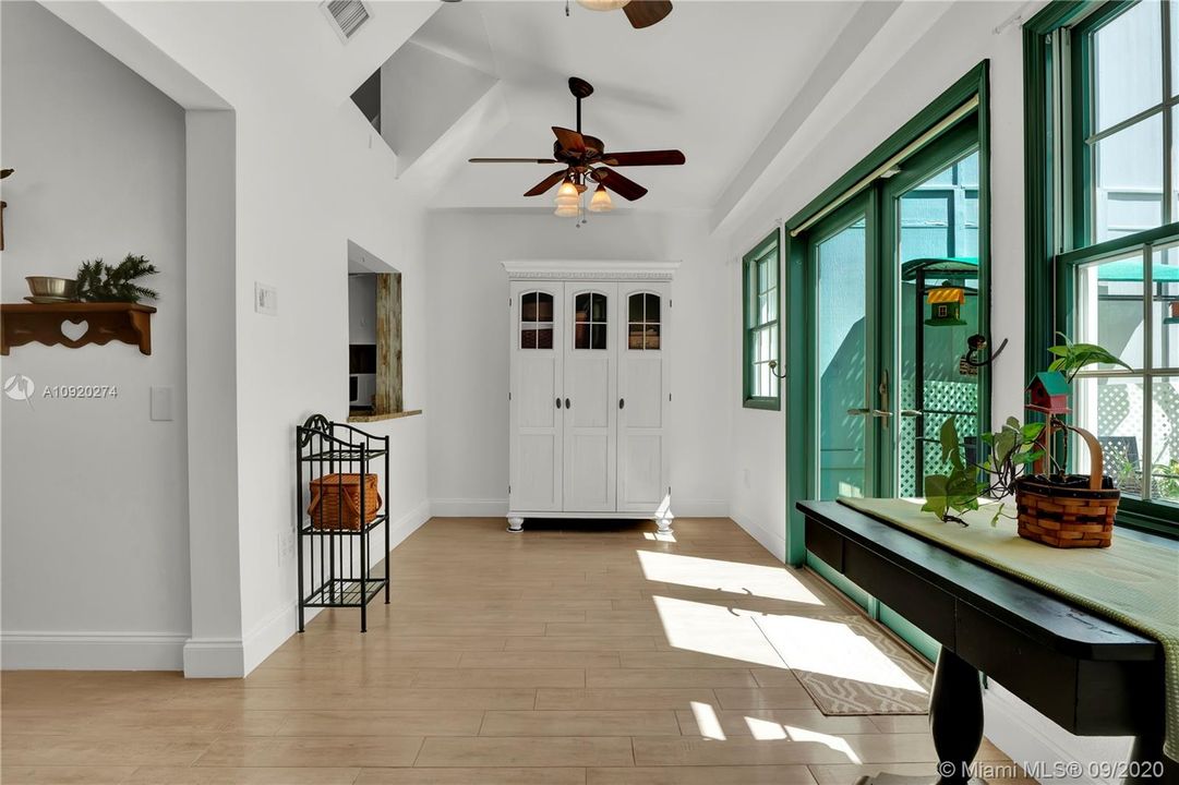 Vendido Recientemente: $265,000 (2 camas, 2 baños, 1285 Pies cuadrados)