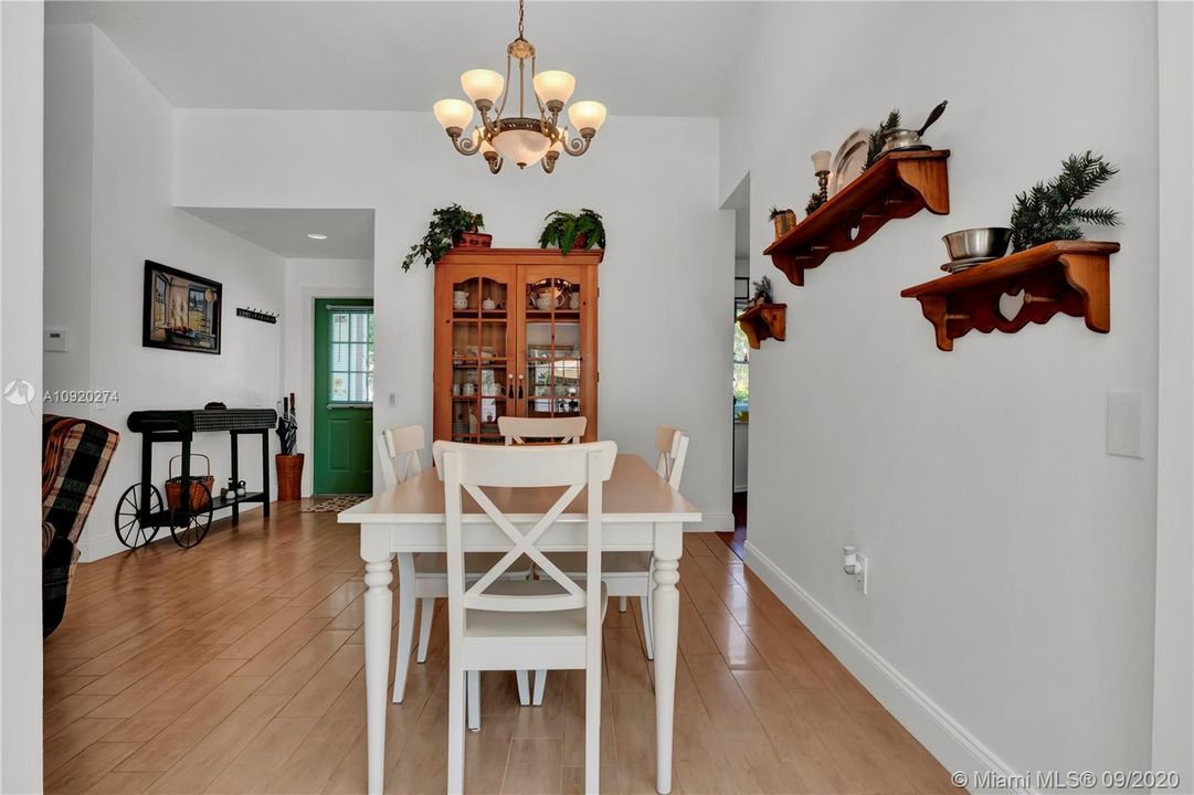 Vendido Recientemente: $265,000 (2 camas, 2 baños, 1285 Pies cuadrados)