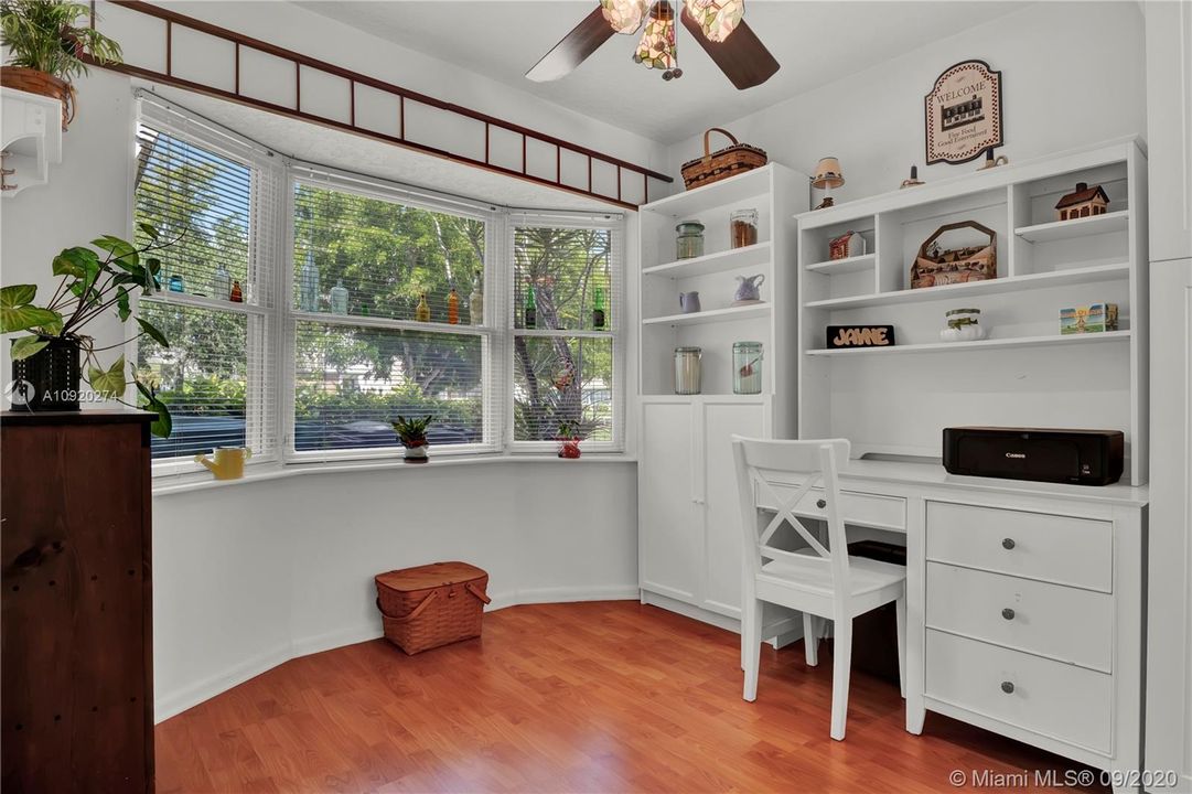 Vendido Recientemente: $265,000 (2 camas, 2 baños, 1285 Pies cuadrados)