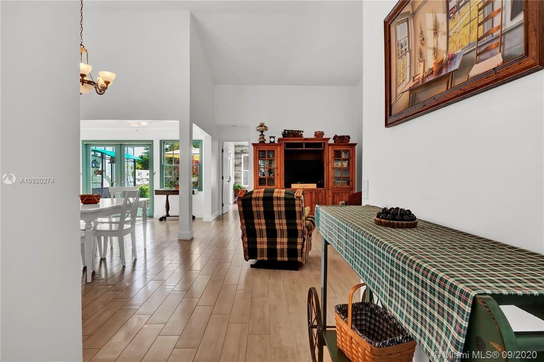 Vendido Recientemente: $265,000 (2 camas, 2 baños, 1285 Pies cuadrados)