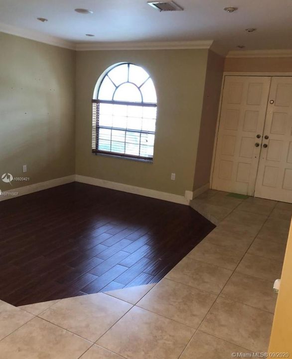 Recently Rented: $2,100 (3 beds, 2 baths, 2032 Square Feet)