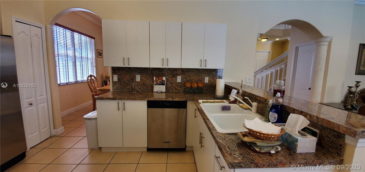 Недавно продано: $599,999 (5 спален, 5 ванн, 3408 Квадратных фут)