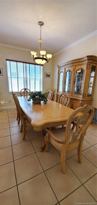 Недавно продано: $599,999 (5 спален, 5 ванн, 3408 Квадратных фут)