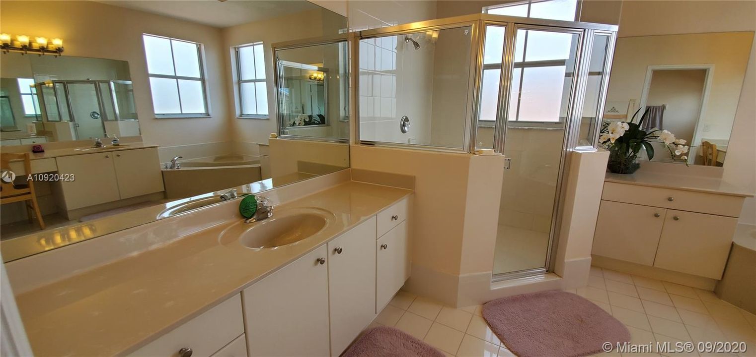 Недавно продано: $599,999 (5 спален, 5 ванн, 3408 Квадратных фут)